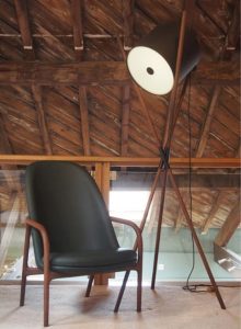 Modern Minimalist Standing Light – Cinema Style Design